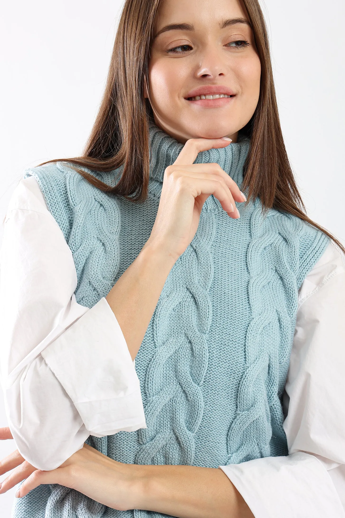 CABLE KNIT VEST - BLUE