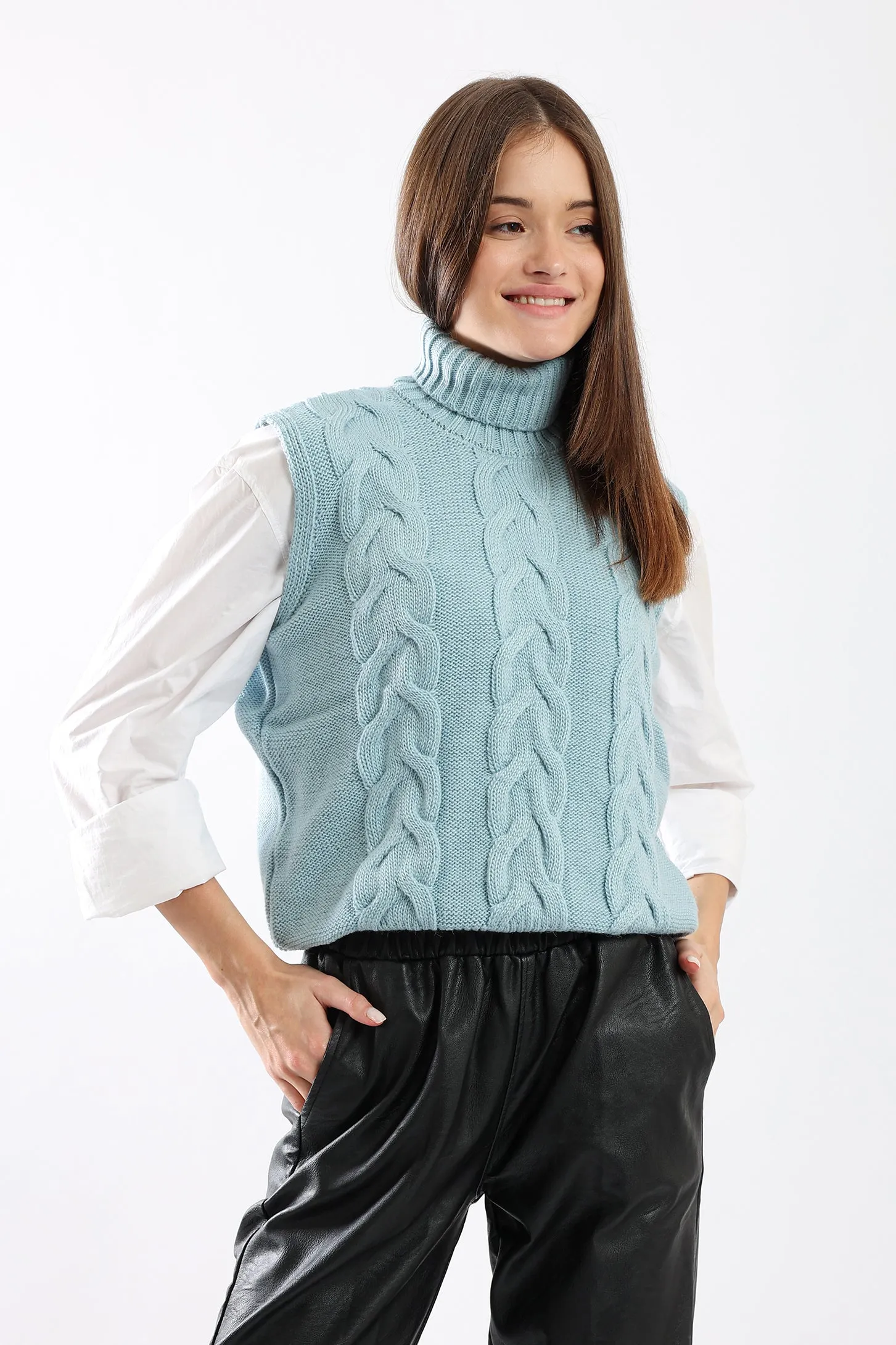 CABLE KNIT VEST - BLUE