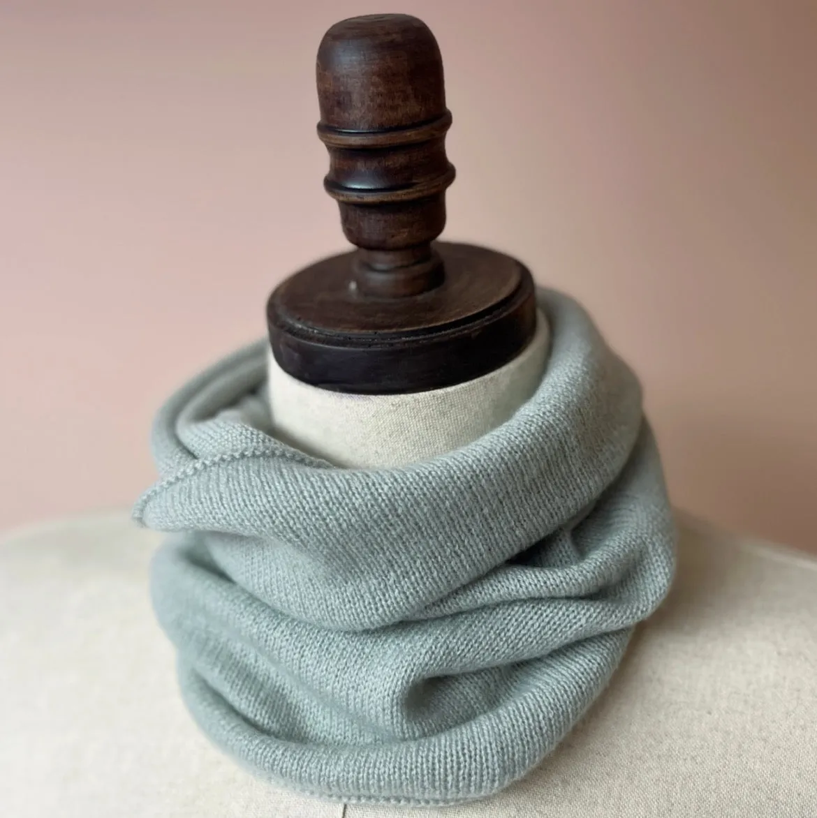 Cashmere neck warmer