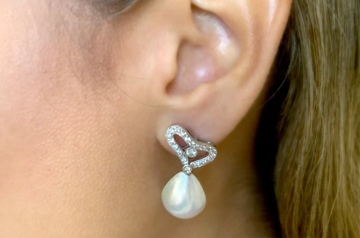 Earrings 18kt Gold Organic Shape with Pearls & Diamonds Studs