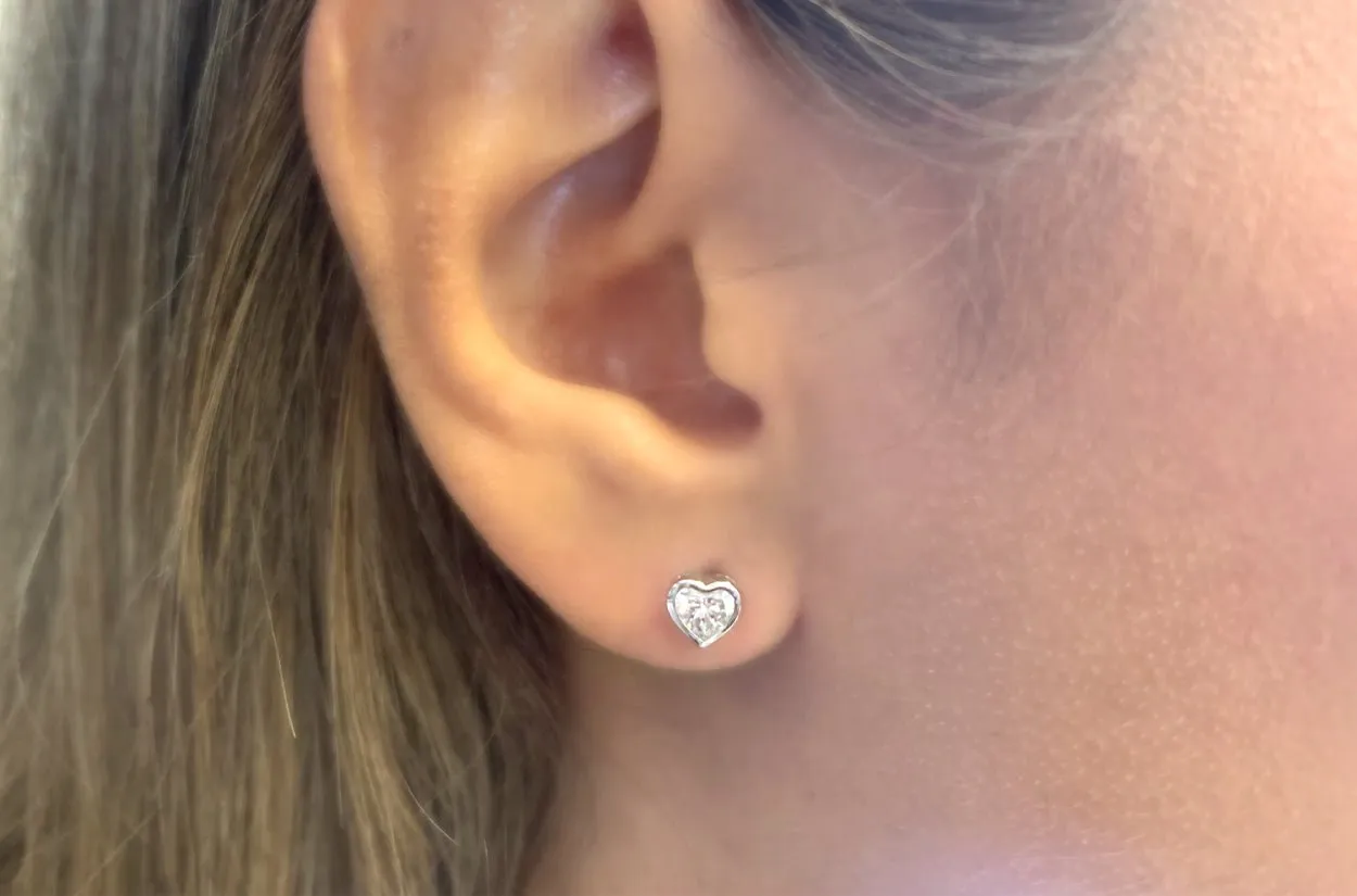 Earrings Heart Diamonds Studs in Platinum