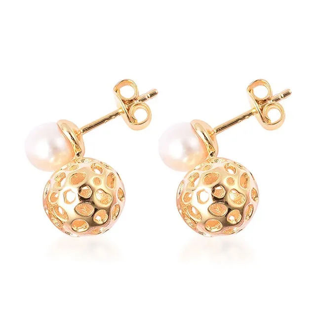 Globe Pearl Stud Earring