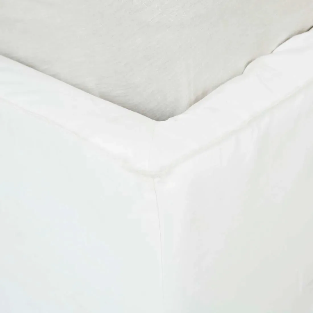 GlobeWest | Vittoria Slope Bed | Milk