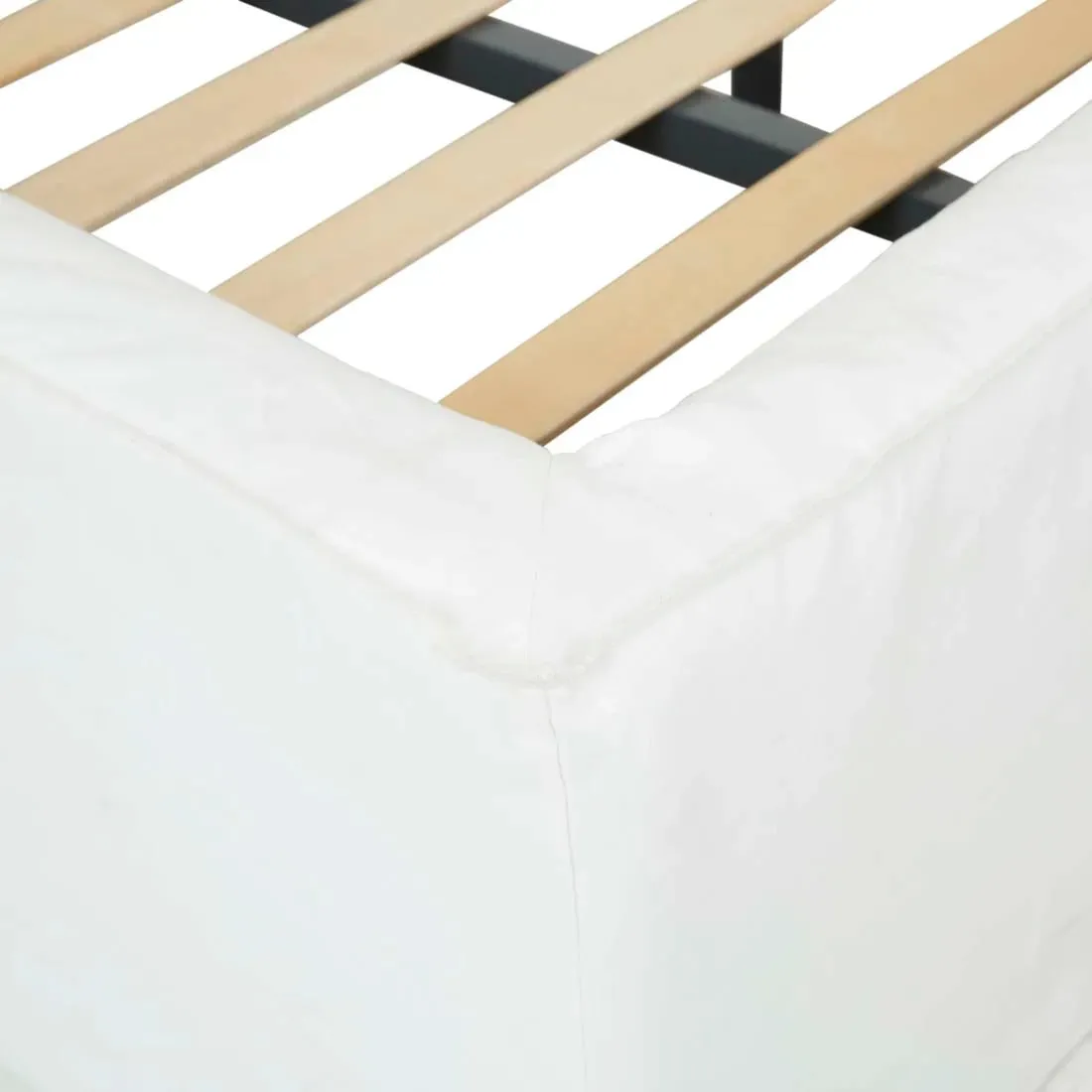 GlobeWest | Vittoria Slope Bed | Milk